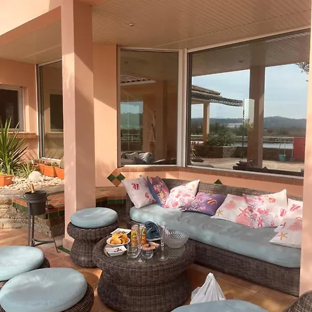 Villa La Pink House Family *